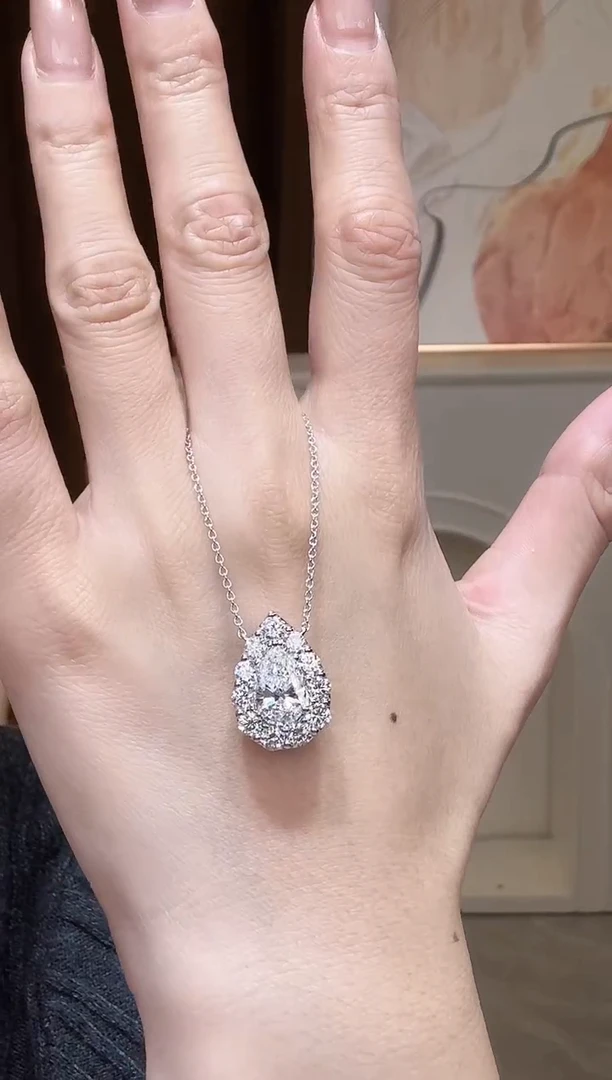 18K金镶嵌颈饰实验室培育钻石18k金k白2卡水滴围钻项链