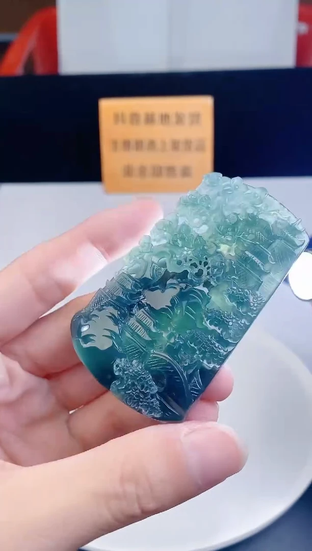 颈饰未镶嵌翡翠