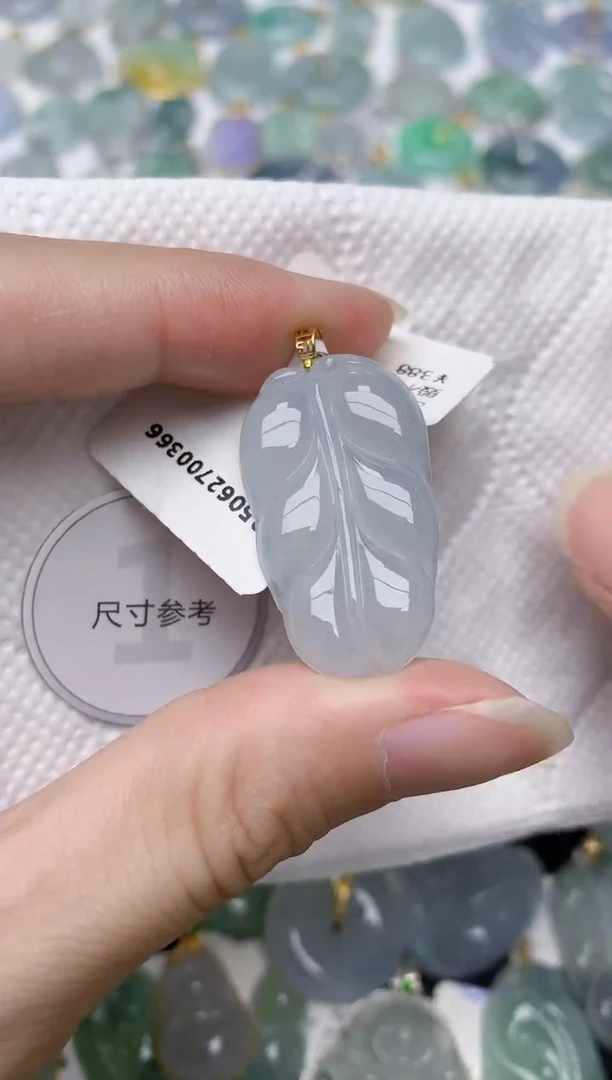 翡翠18K金镶嵌颈饰天然A货翡翠