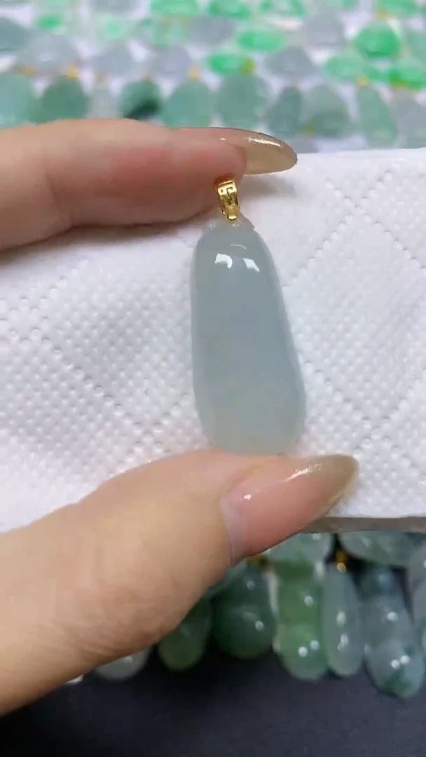 颈饰未镶嵌翡翠