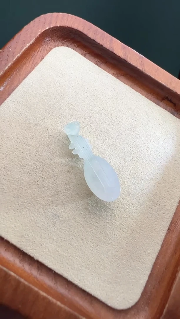 未镶嵌定制翡翠白冰琵琶