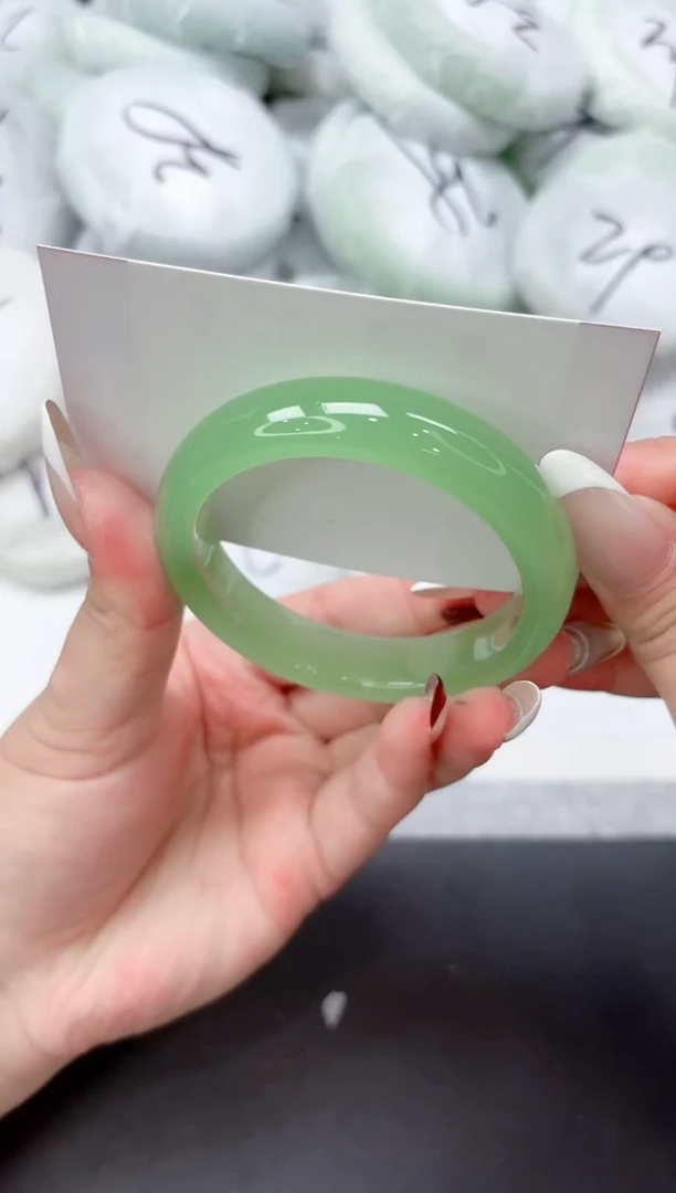 未镶嵌手镯石英质玉249-52.3