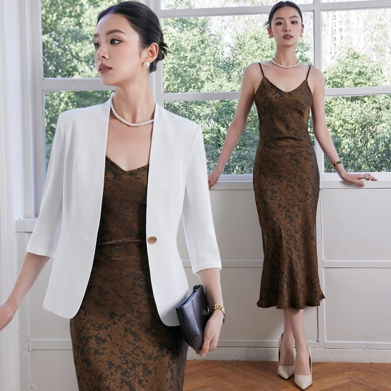 白色中袖西装外套女2025新款春夏气质女神范吊带连衣裙西服两件套