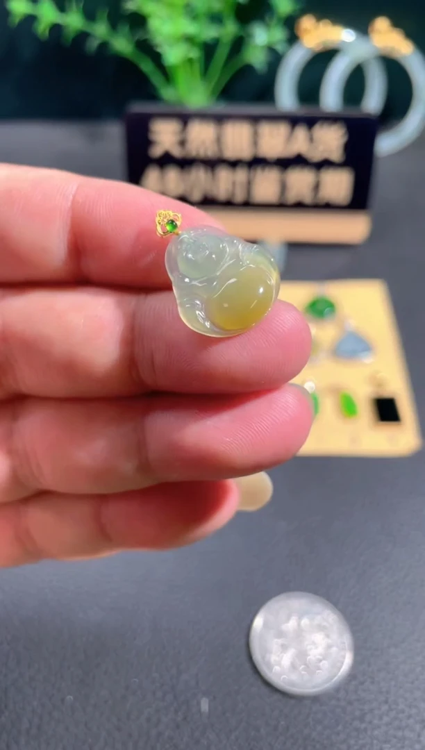 翡翠18K金镶嵌颈饰翡翠