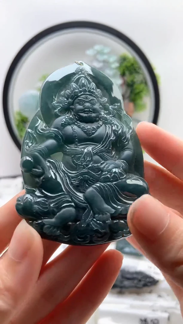 翡翠未镶嵌颈饰黄财神