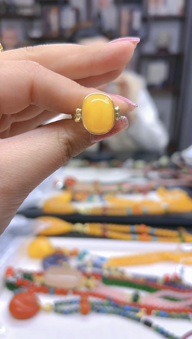 【闪购商品】蜜蜡戒指银S925镀金镶嵌J108