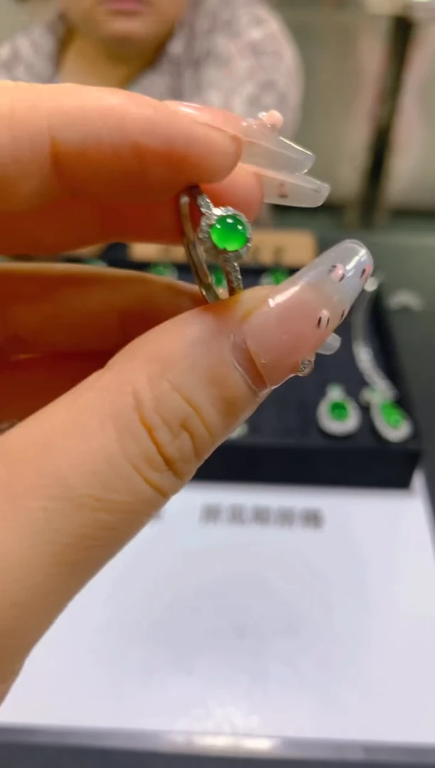 未镶嵌戒指翡翠多样性发一