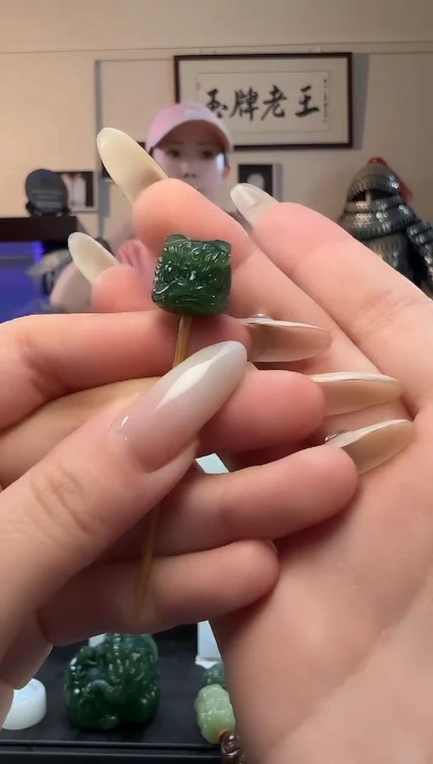 颈饰未镶嵌和田玉碧玉醒狮单珠