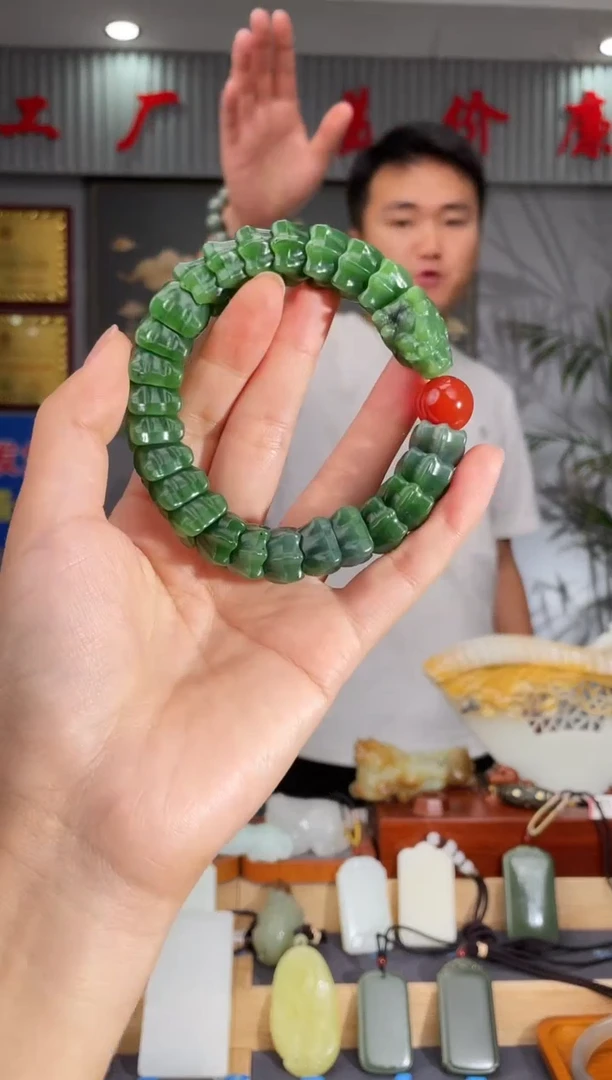 和田玉未镶嵌颈饰1