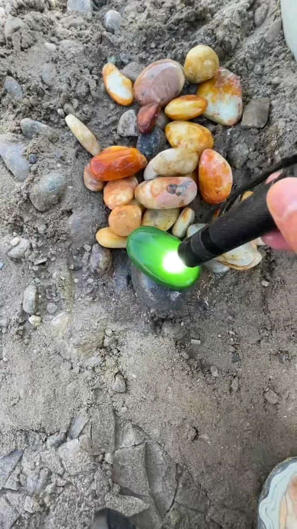 颈饰未镶嵌和田玉（糖玉）0022