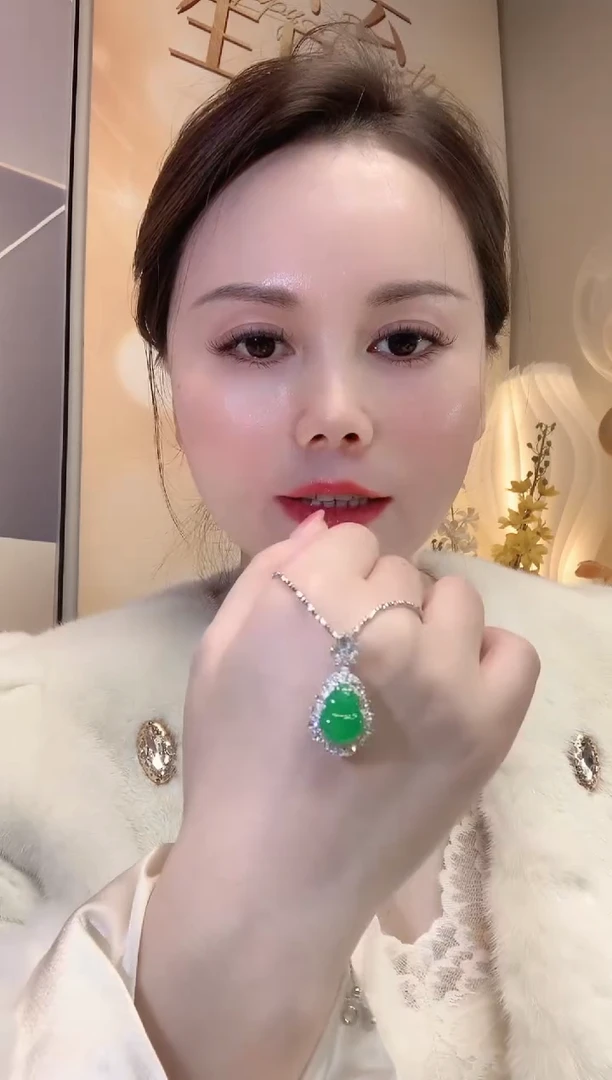 【闪购商品】翡翠吊坠(不含链)18K金镶嵌C50