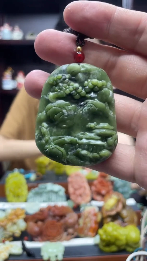 岫玉未镶嵌吊坠·