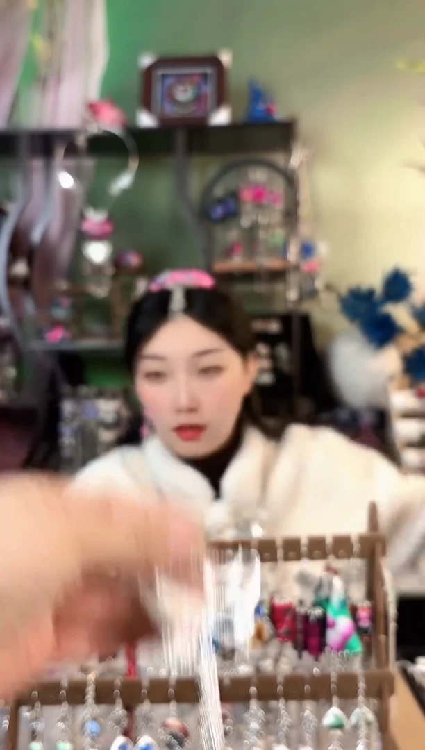 彩云南阁非遗老绣苗银饰品700