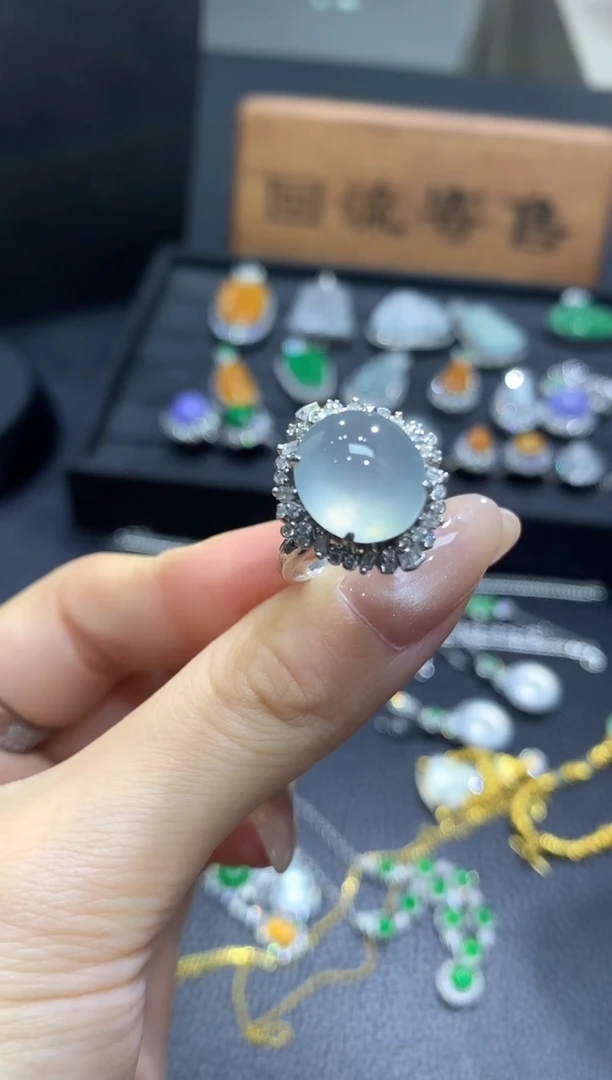 18K金镶嵌戒指翡翠19团购