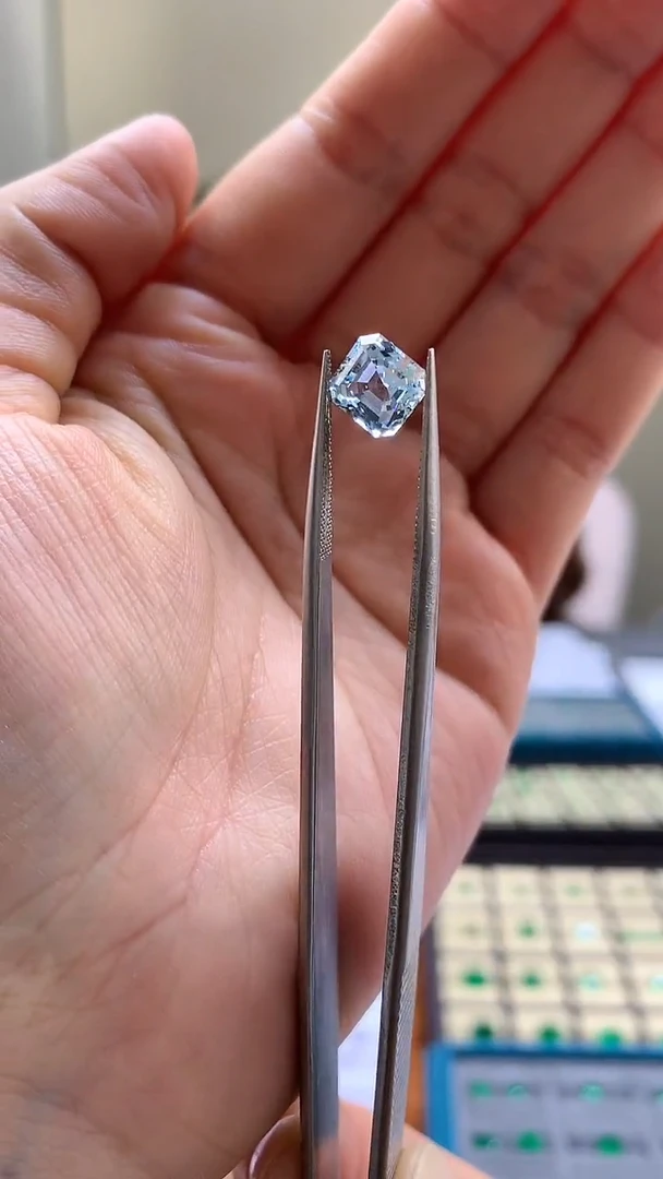 【闪购商品】海蓝宝石笔搁未镶嵌海蓝宝石裸石1.9ct