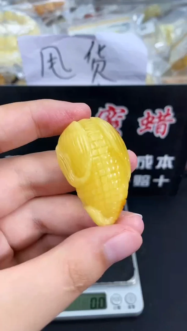 蜜蜡未镶嵌珠宝奇石90