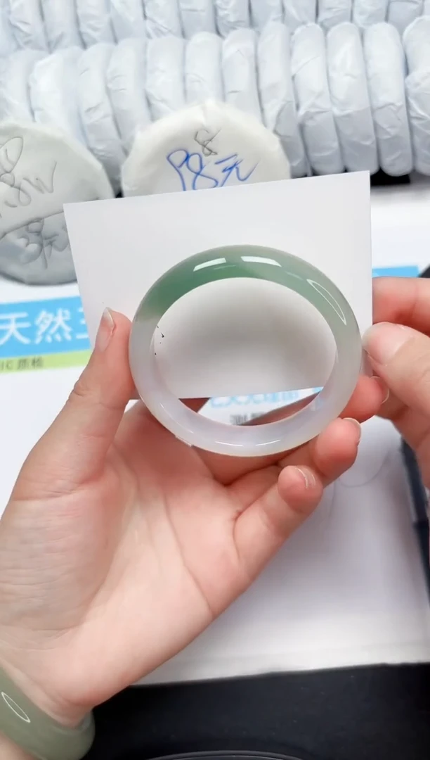 【闪购商品】石英质玉手镯未镶嵌69-56.9