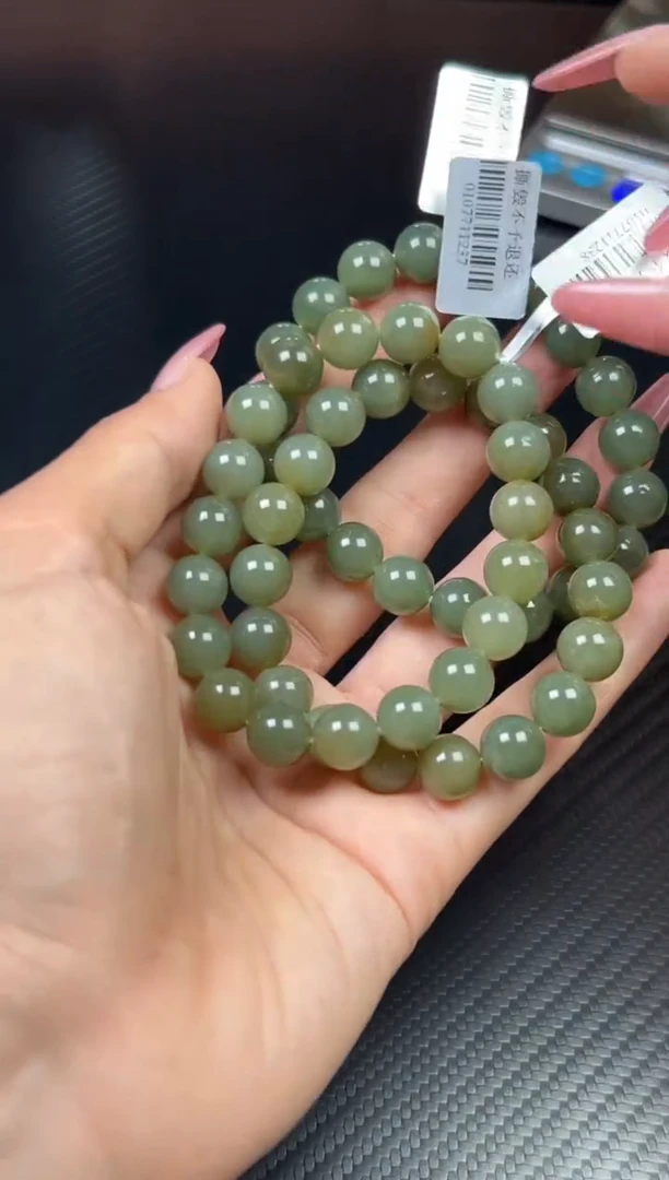 手串未镶嵌和田玉若羌微色差卡10