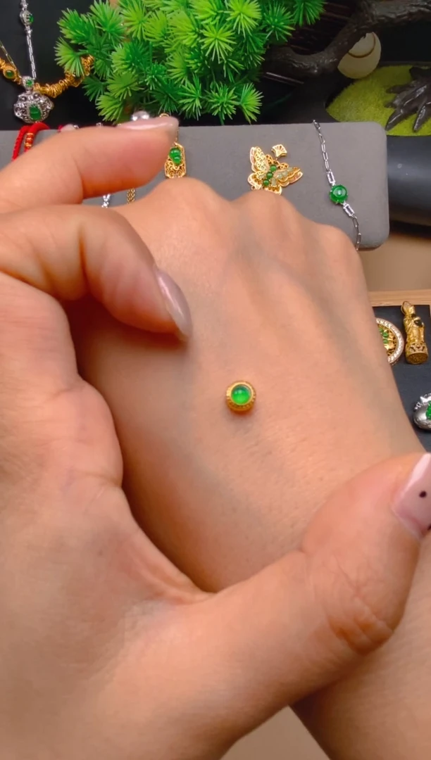 吊坠(不含链)银S925镶嵌翡翠豆丁