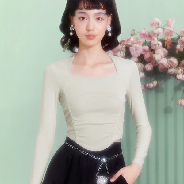 【商场同款】糖力春季新款长袖方领T恤女短款显瘦打底衫上衣