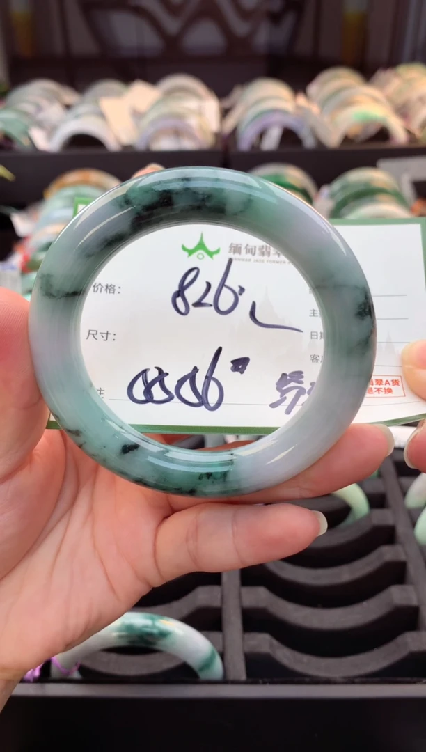 未镶嵌定制翡翠毛货需精细抛光+多人