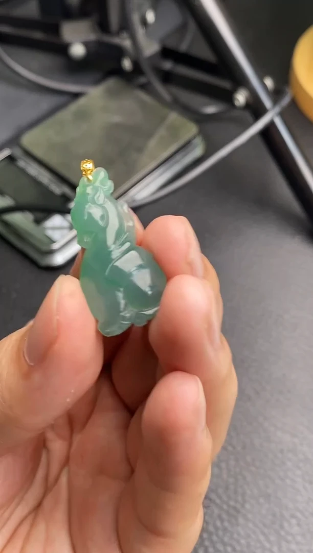 18K金镶嵌定制翡翠挂件