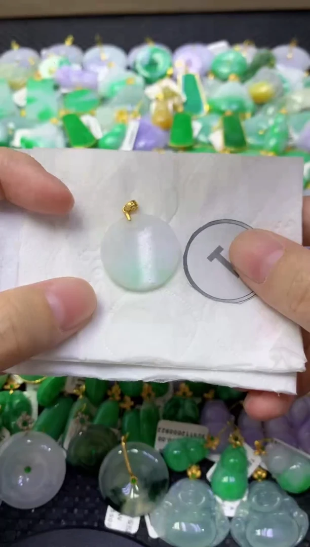 颈饰未镶嵌翡翠天然缅甸翡翠A货