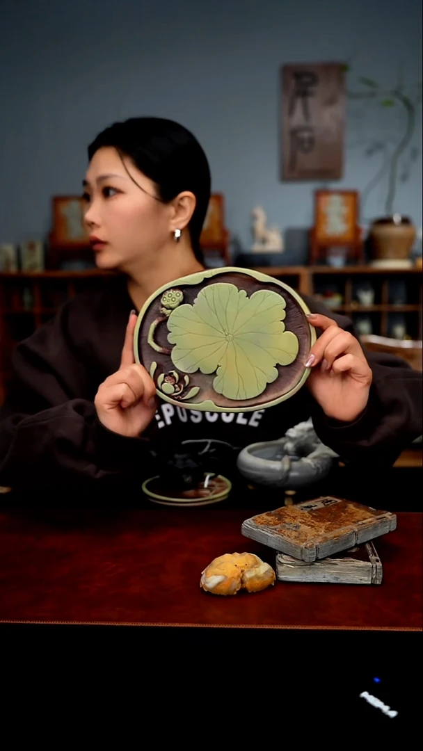 23公分紫袍玉带石荷花壶承