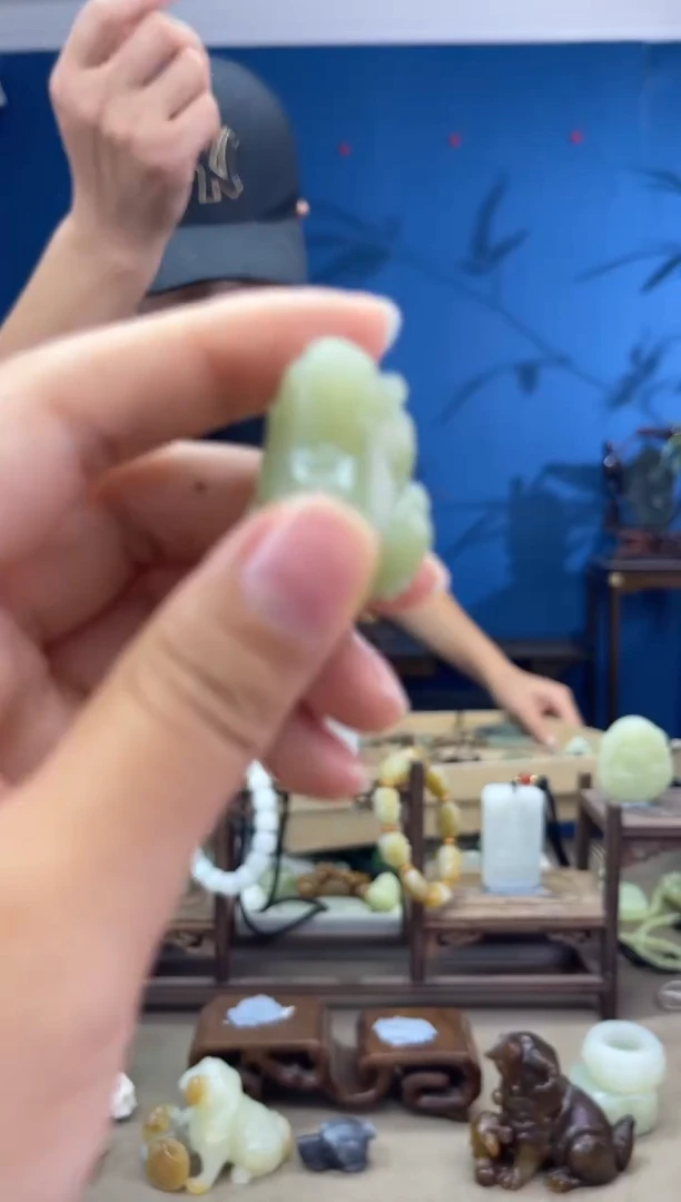 和田玉未镶嵌颈饰1