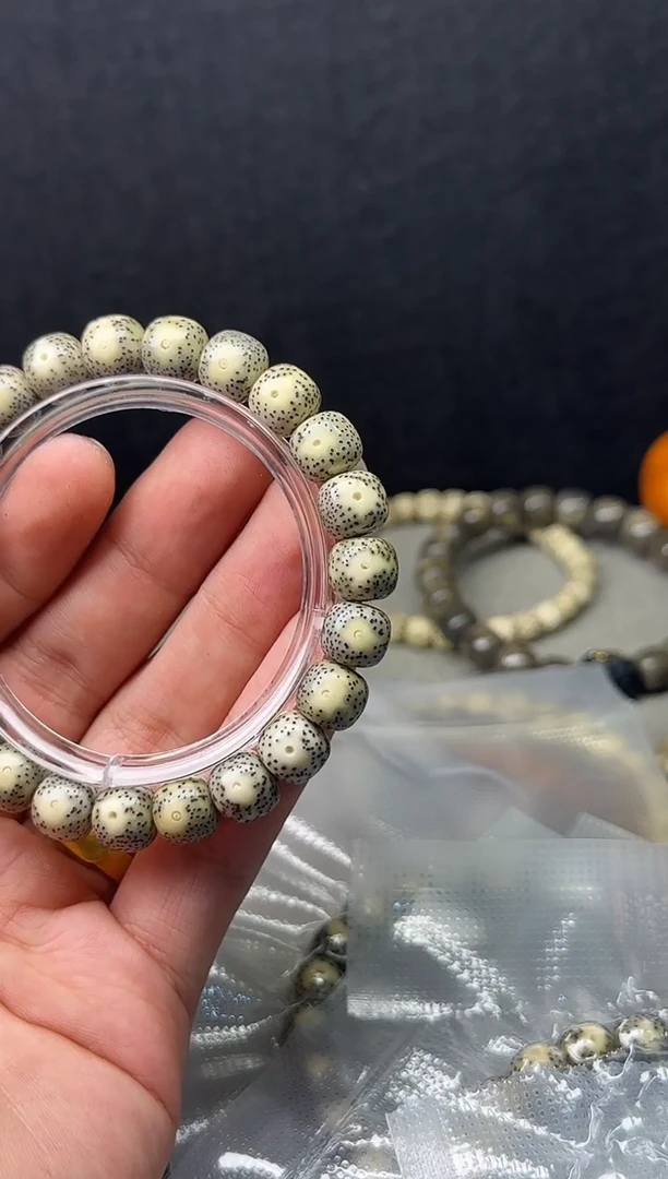 星月菩提手串【黄金瞳】石玉料10*9