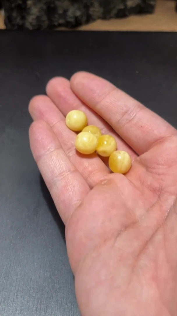 裸石蜜蜡未镶嵌ZZ250909-05多样性发货，发其一