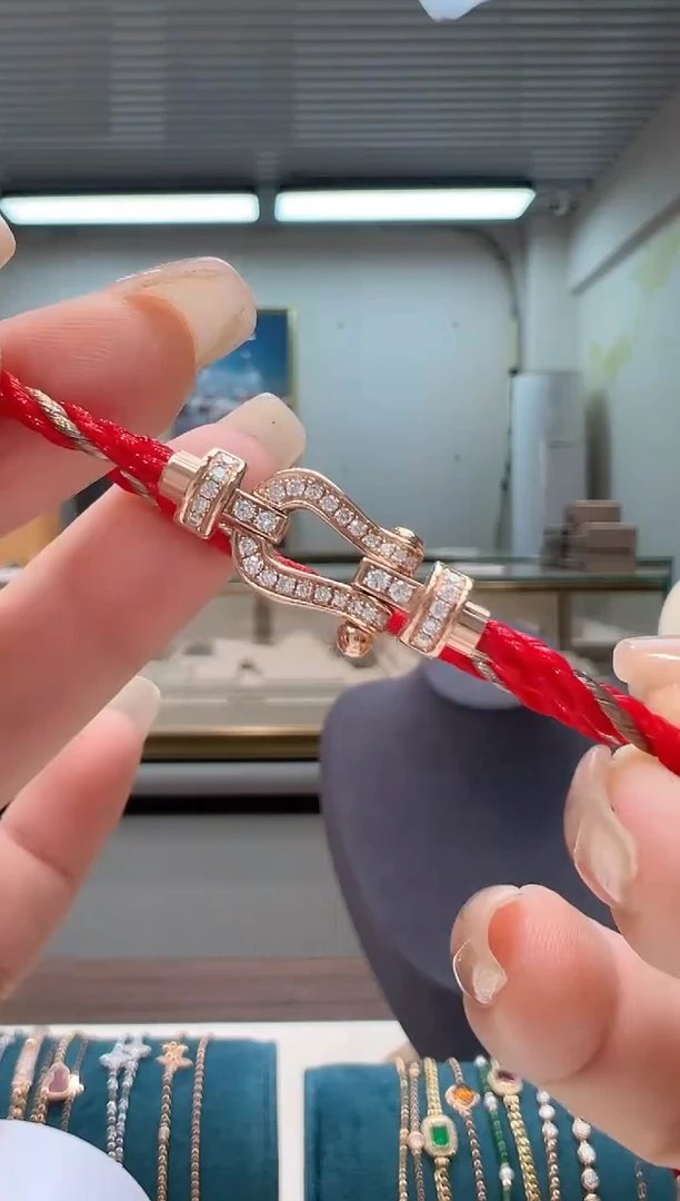 【闪购商品】钻石手链18K金镶嵌满钻马蹄红绳手链（16）