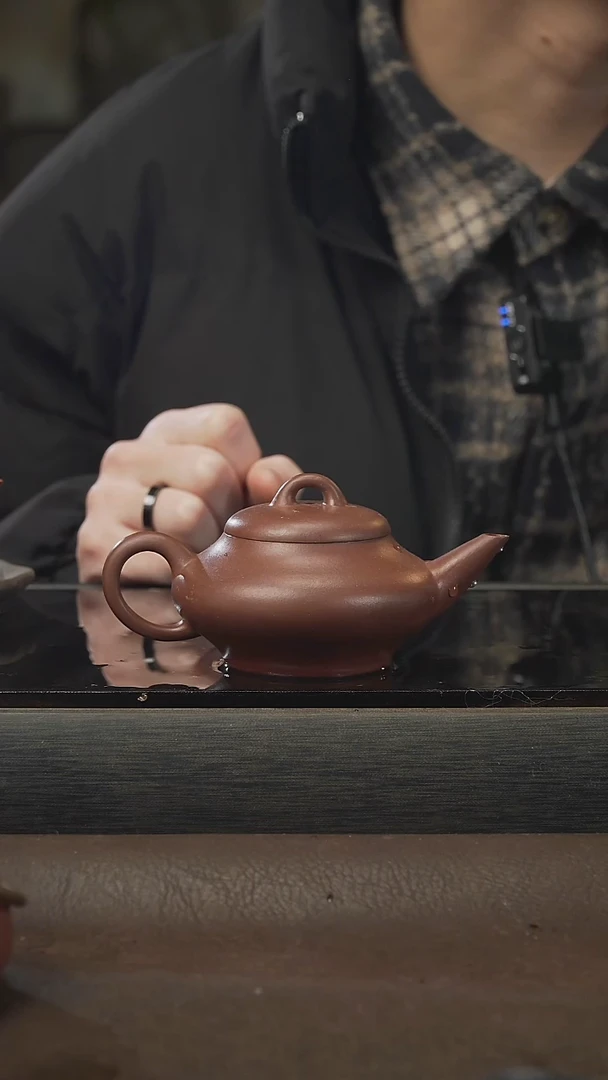 茶壶紫砂扁水平，紫泥，150cc