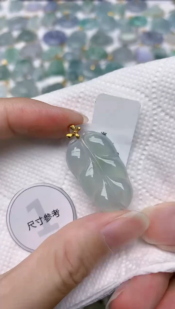 翡翠18K金镶嵌颈饰天然A货翡翠