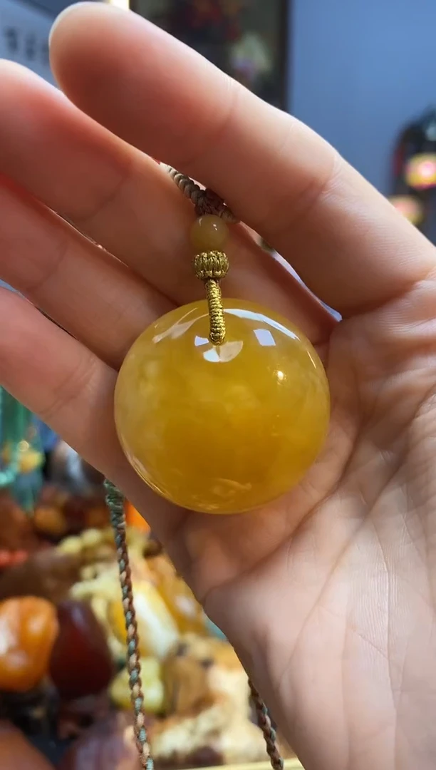 未镶嵌颈饰琥珀吊坠