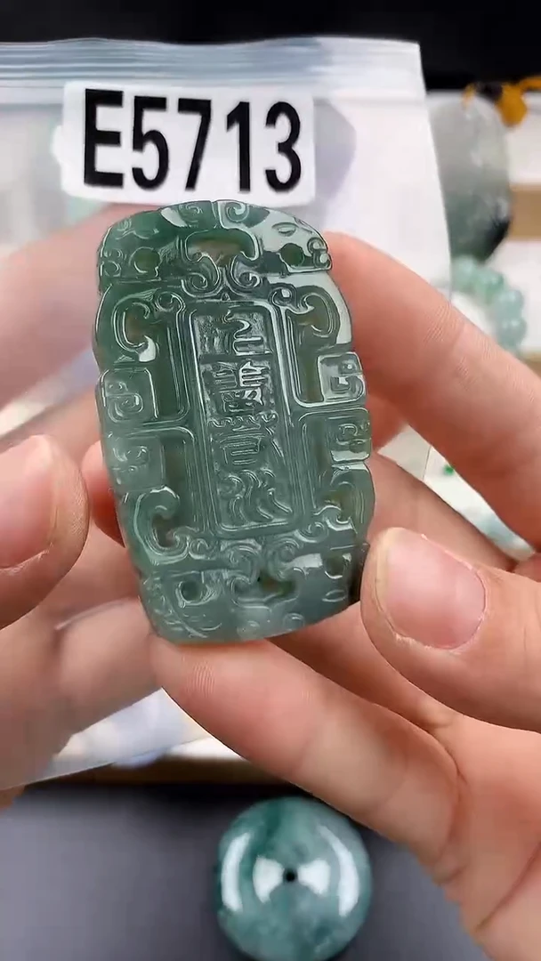 颈饰未镶嵌翡翠天然翡翠吊坠挂件