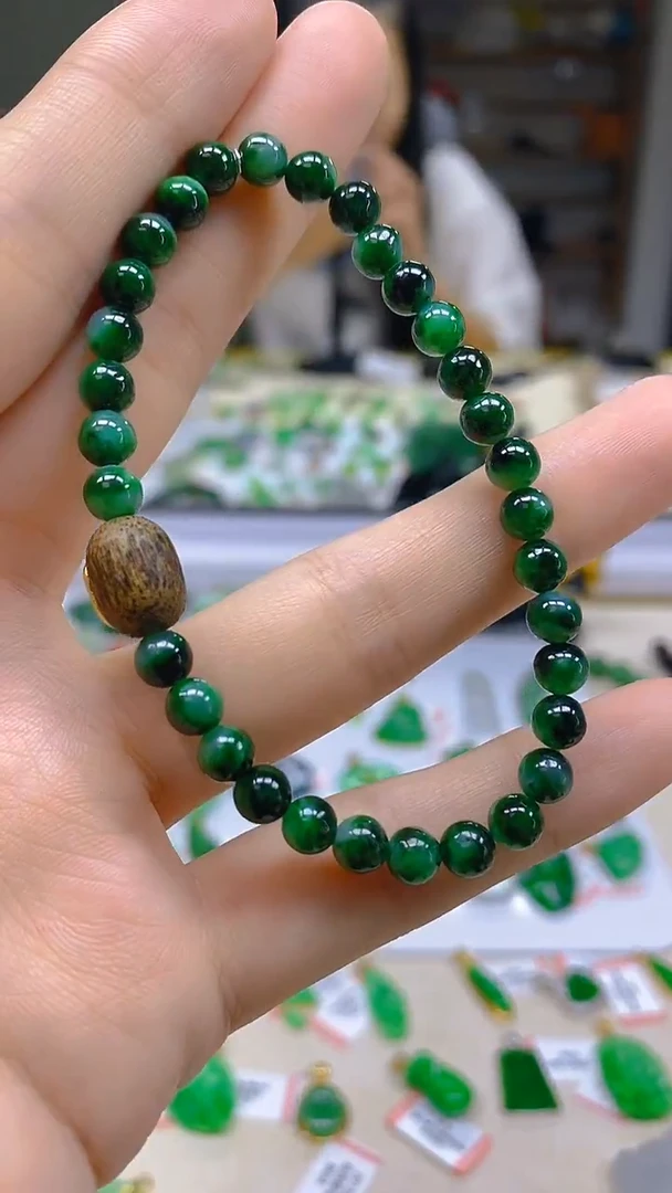 翡翠未镶嵌颈饰新号开播 全场乱卖