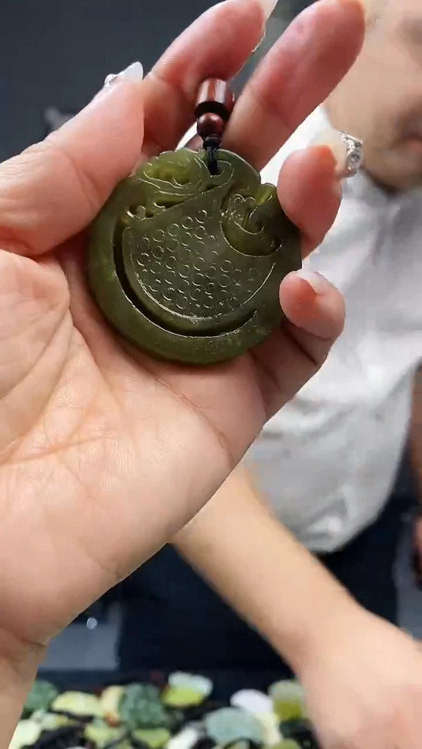 未镶嵌蛇纹石玉其他天然岫玉（多样性发其中之一）