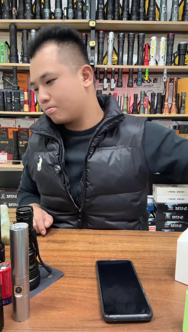 户外照明强光手电筒