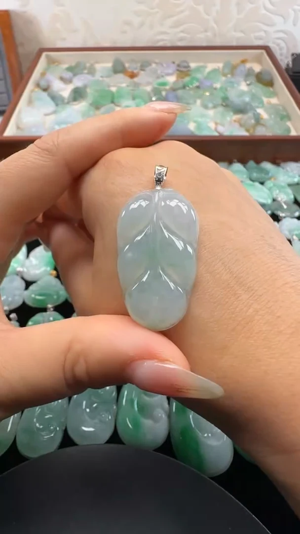 吊坠(不含链)18K金镶嵌翡翠叶子