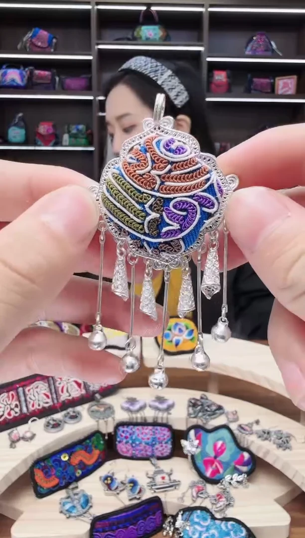 织绣63蒙阿苏苗绣传承店