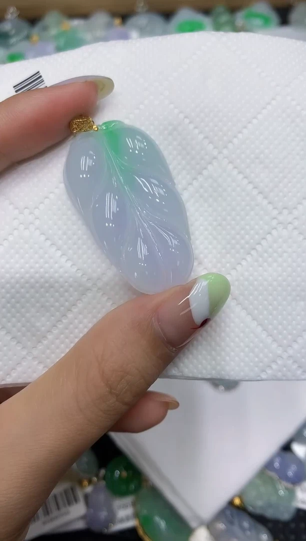 翡翠18K金镶嵌颈饰111111111111