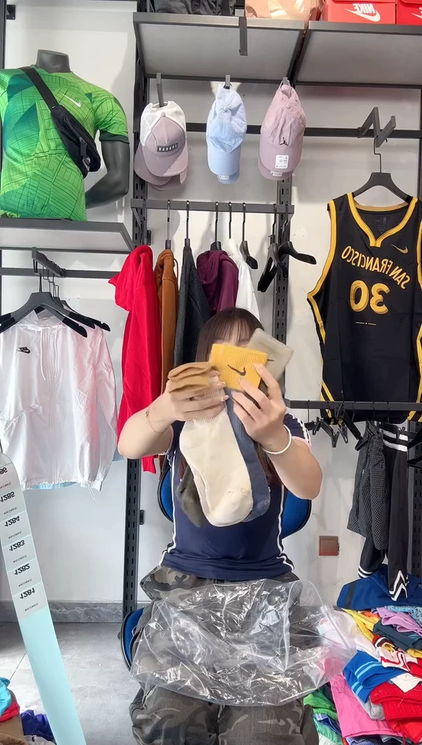 1281  编码 瑕疵款直播间过款为准 尺码