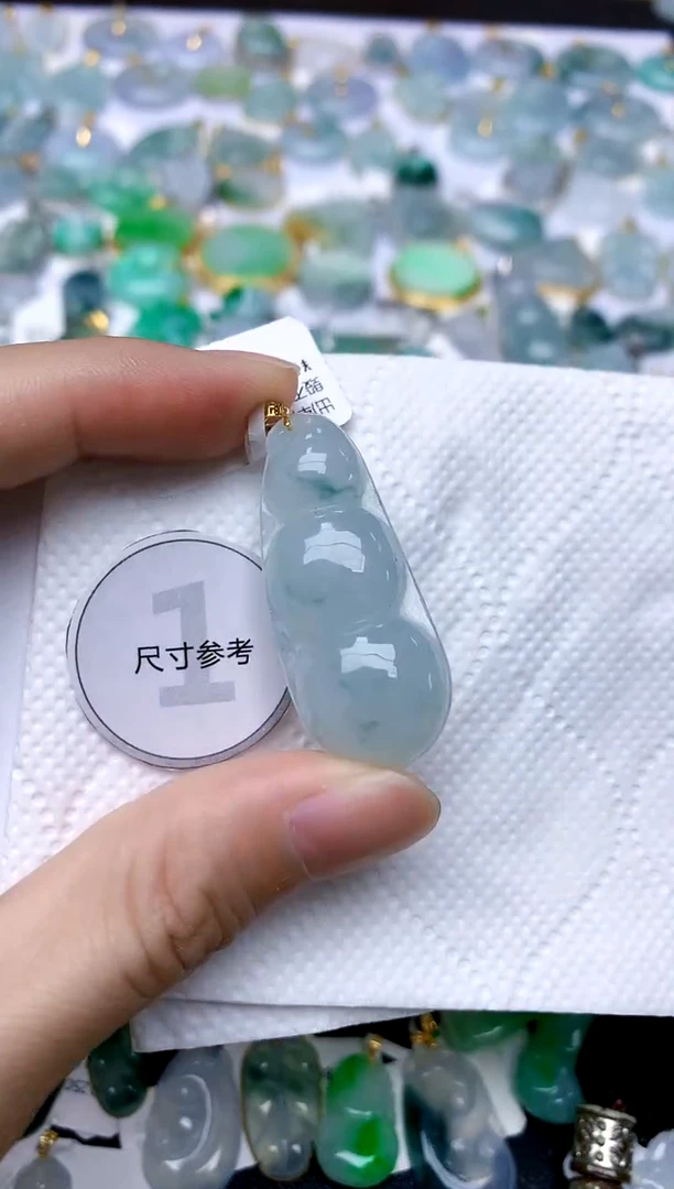 颈饰18K金镶嵌翡翠天然A货翡翠