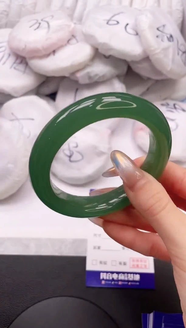 【闪购商品】石英质玉手镯未镶嵌31K72-60