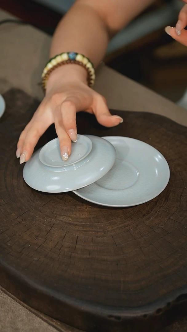 2只底托底托-汝瓷-眉