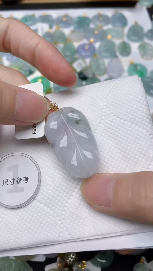翡翠18K金镶嵌颈饰天然A货翡翠