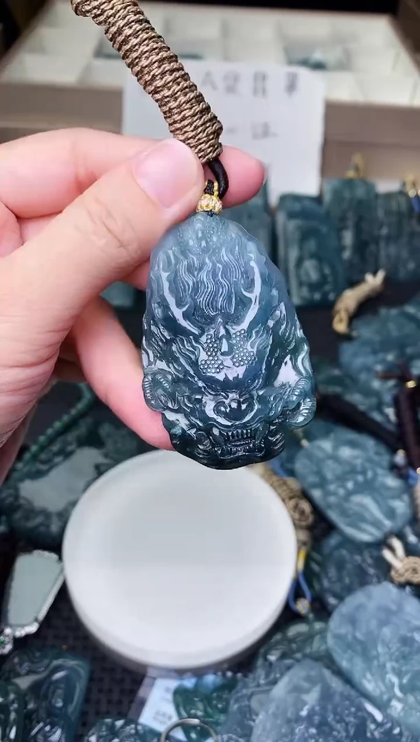 颈饰未镶嵌翡翠