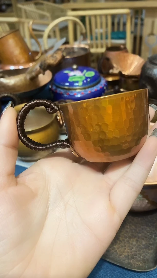 烤色端把主人杯冲之