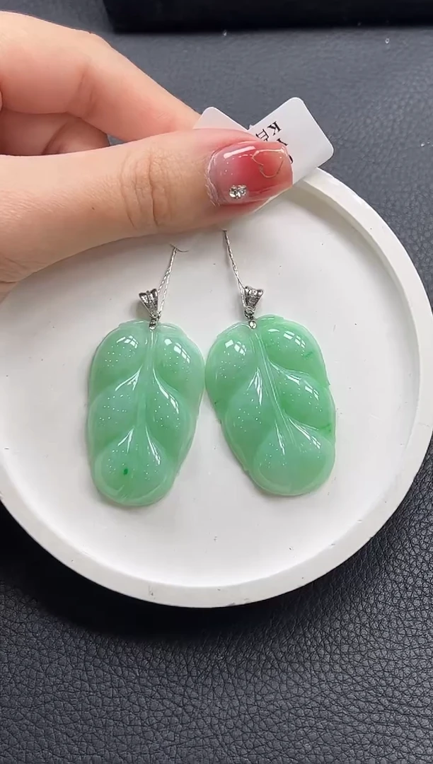 【闪购商品】翡翠颈饰18K金镶嵌叶子多样性发1件